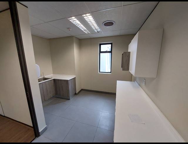 431M² OFFICE TO LET IN BEDFORDVIEW